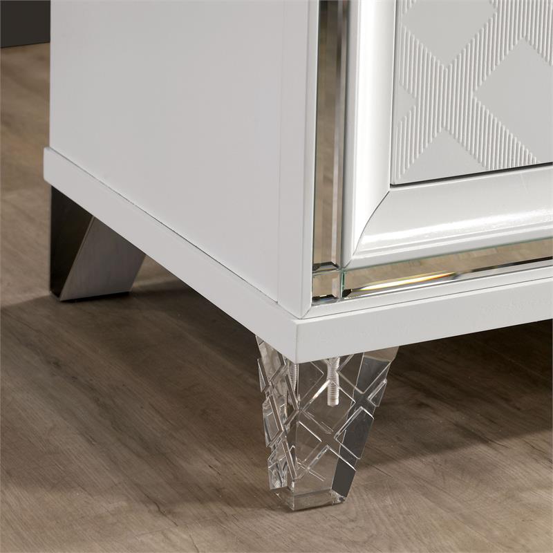 Bowery Hill Contemporary Solid Wood Nightstand with USB in White