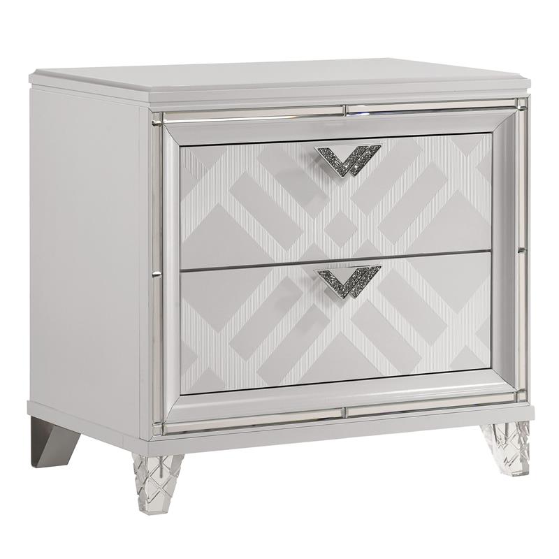 Bowery Hill Contemporary Solid Wood Nightstand with USB in White