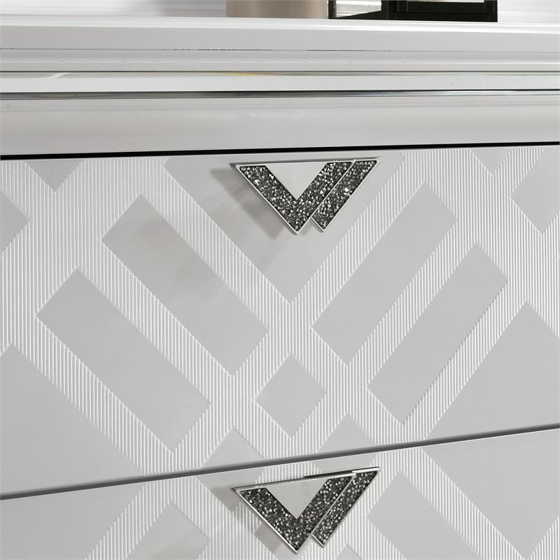 Bowery Hill Contemporary Solid Wood 5-Drawer Chest in White Finish
