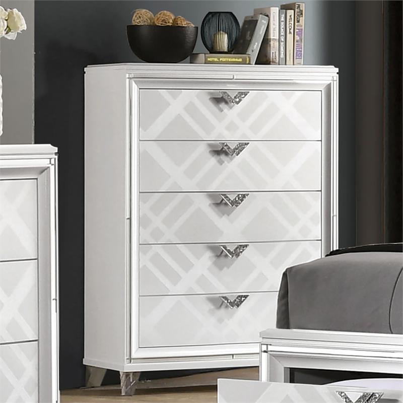 Bowery Hill Contemporary Solid Wood 5-Drawer Chest in White Finish