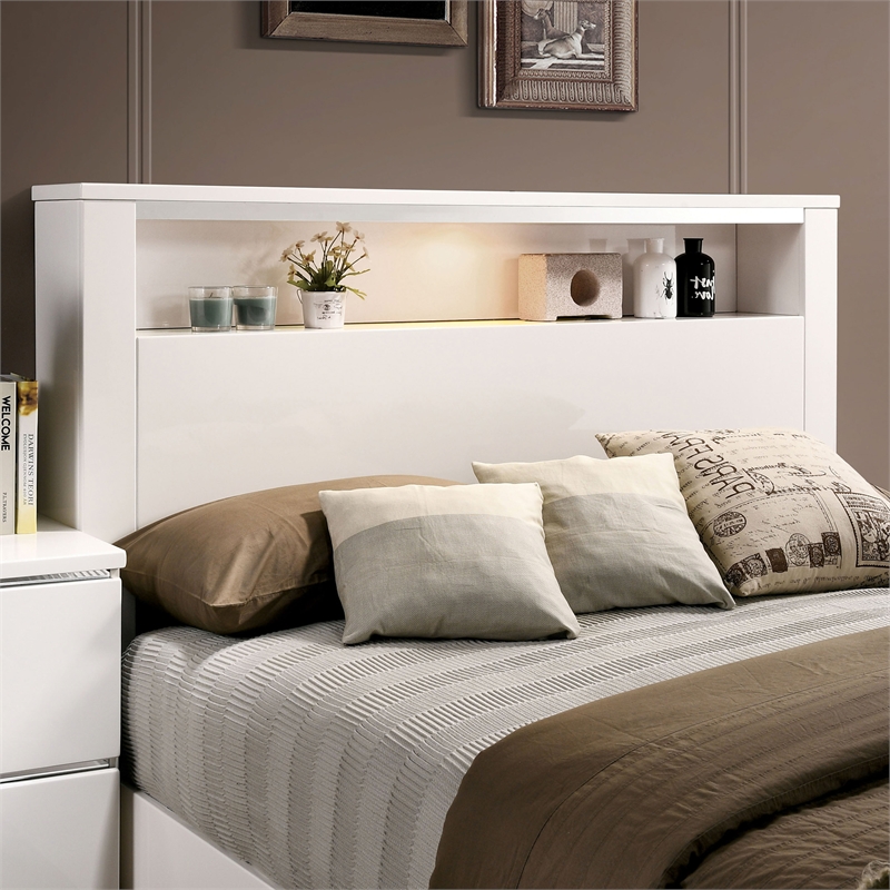 Bowery Hill 2-Piece White Solid Wood Bedroom Set - Queen Bed & Dresser