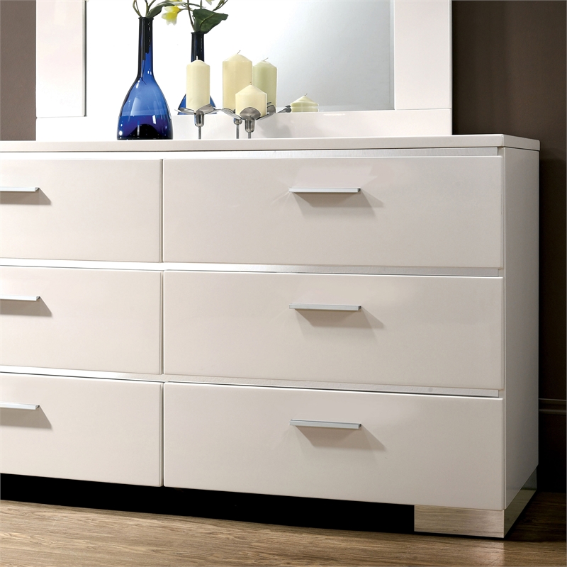Bowery Hill 2-Piece White Solid Wood Bedroom Set - Queen Bed & Dresser