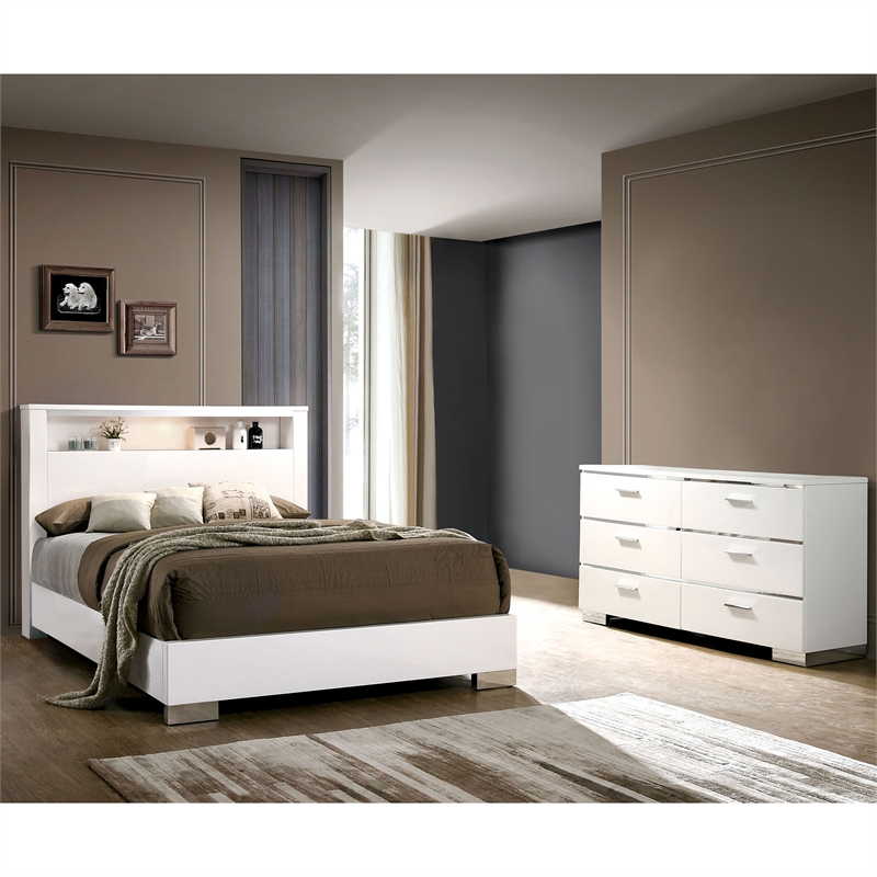 Bowery Hill 2-Piece White Solid Wood Bedroom Set - Queen Bed & Dresser