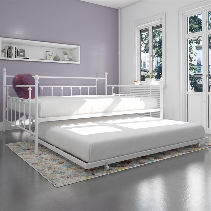 Pemberly Row Victorian Design Modern Metal Daybed and Trundle in White