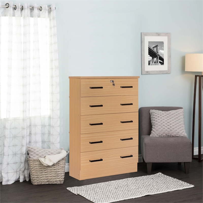 Pemberly Row Modern 5-Drawer Engineered Wood Chest Dresser with Lock in Maple