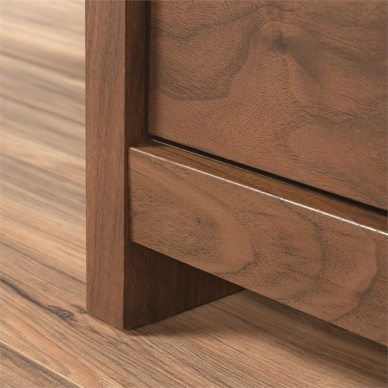 Pemberly Row 4 Drawers Transitional Engineered Wood Chest in Walnut