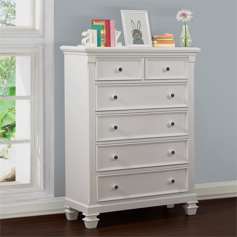 Pemberly Row 6-Drawer Traditional Wood Chest in Pure White Finish