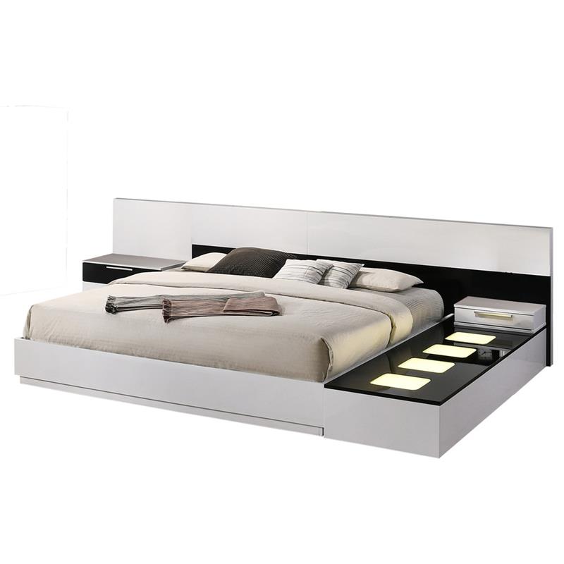 Pemberly Row 4-Piece Queen Platform Bedroom Set in White/Black