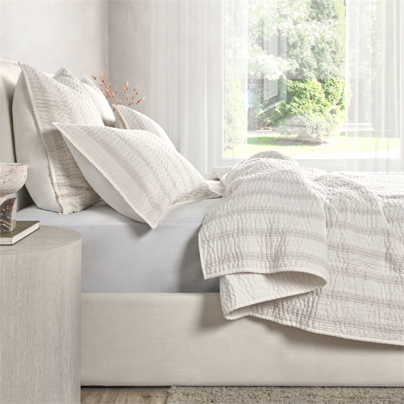 Pemberly Row Contemporary Cotton Linen Eggshell Beige King Quilt
