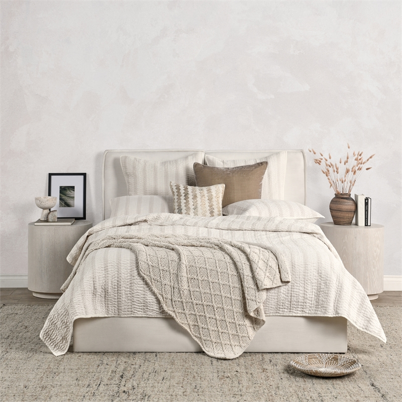 Pemberly Row Contemporary Cotton Linen Eggshell Beige King Quilt