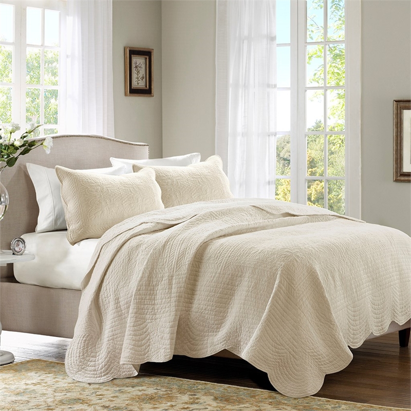 Pemberly Row 3-Piece Reversible Scalloped Edge Quilt Set in Cream