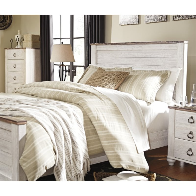 Pemberly Row Set of 2 Queen Panel Bed in Whitewash & 5-Drawer Chest in White
