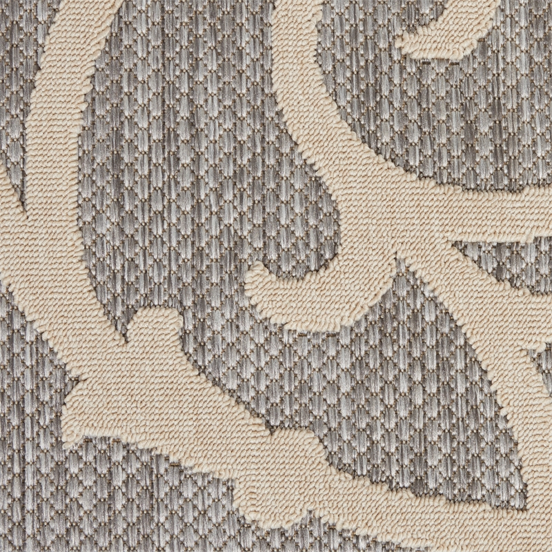 Pemberly Row Round Contemporary Polypropylene Area Rug in Gray