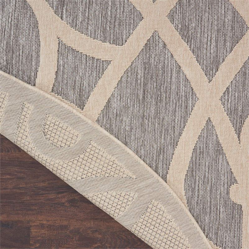 Pemberly Row Round Contemporary Polypropylene Area Rug in Gray