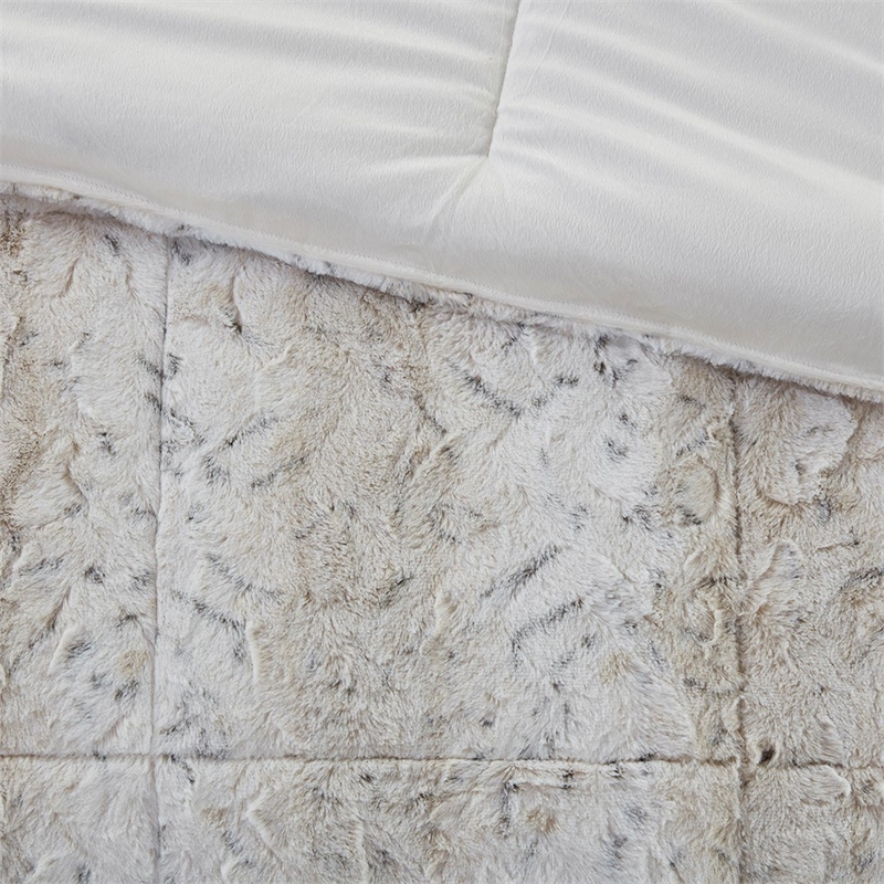 Pemberly Row 4PC Faux Fur Comforter Set in Snow Leopard King