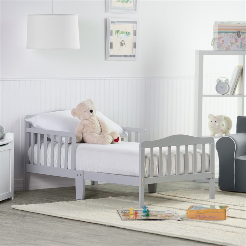 Pemberly Row Contemporary New Zealand Pine Solid Wood Toddler Bed in Gray