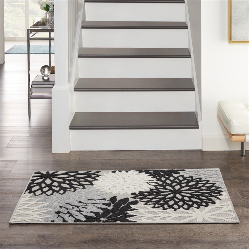 Pemberly Row 3' x 5' Black White Fabric Tropical Area Rug (3' x 5')