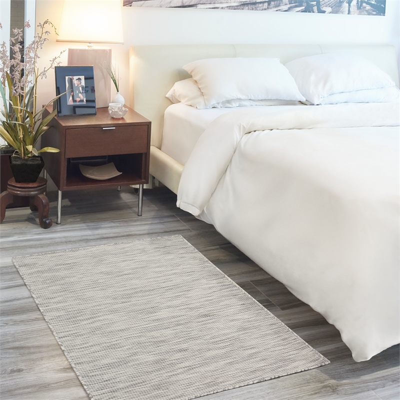 Pemberly Row 3' x 5' Light Gray Fabric Modern Area Rug (3' x 5')