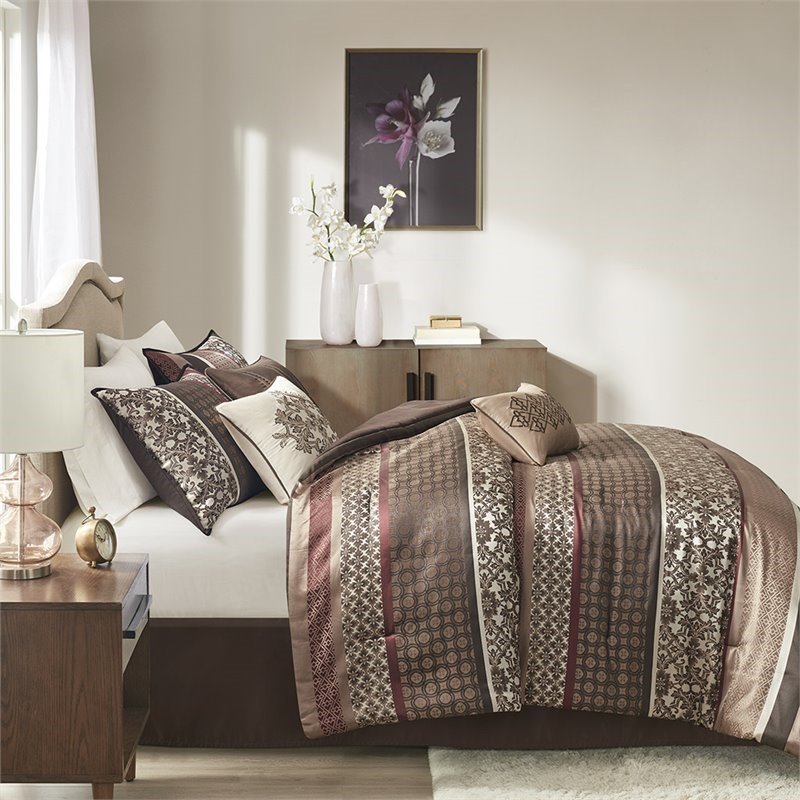 Pemberly Row 7-Piece Polyester Jacquard Comforter Set in Red