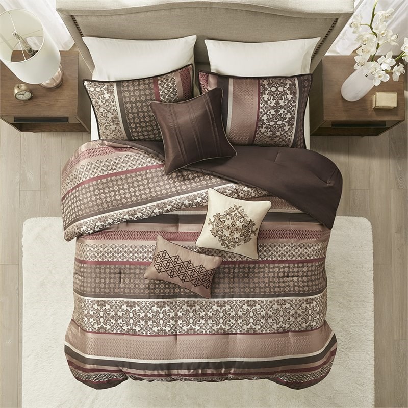 Pemberly Row 7-Piece Polyester Jacquard Comforter Set in Red