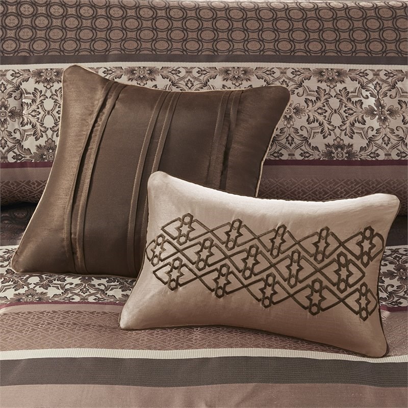Pemberly Row 7-Piece Polyester Jacquard Comforter Set in Red