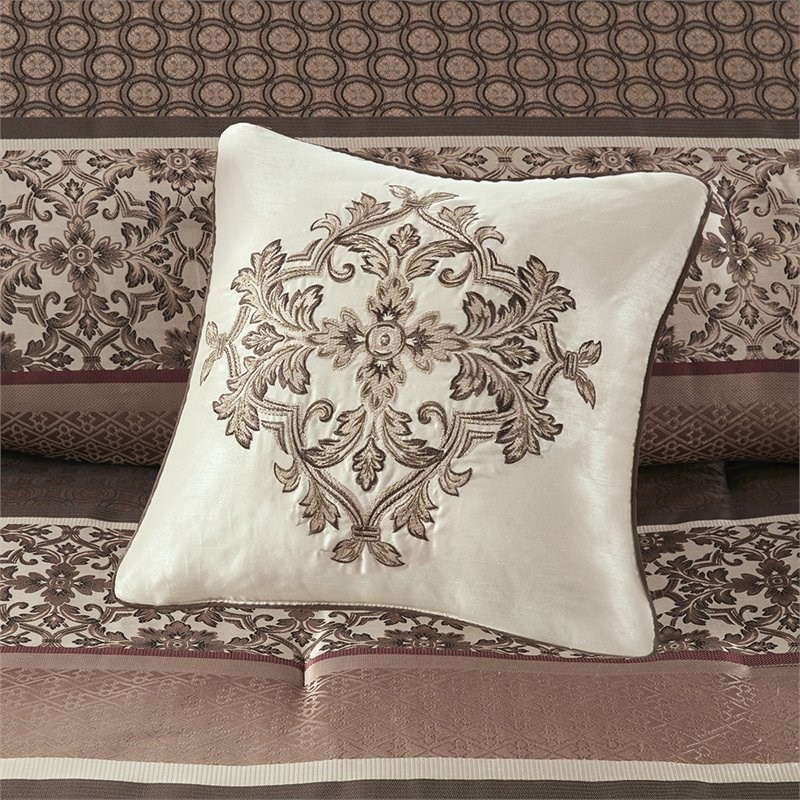 Pemberly Row 7-Piece Polyester Jacquard Comforter Set in Red