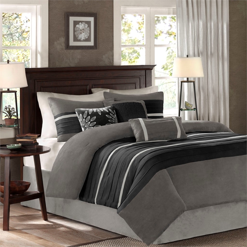 Pemberly Row Modern / Contemporary 7 Piece Comforter Set in Black