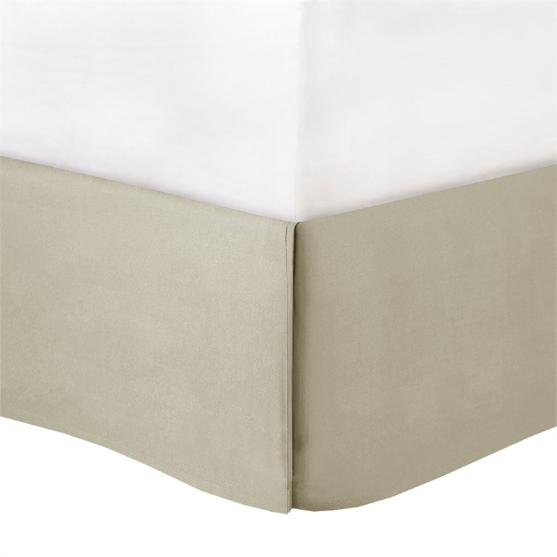 Pemberly Row Modern / Contemporary 7 Piece Comforter Set in Green