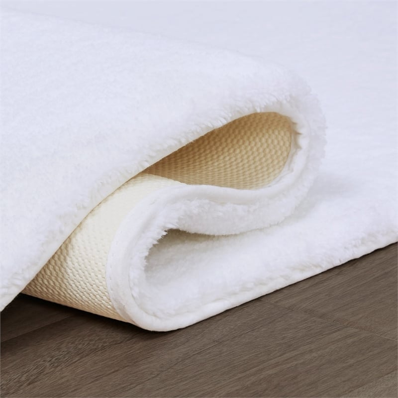 Pemberly Row Modern / Contemporary Marshmallow Bath Rug in White