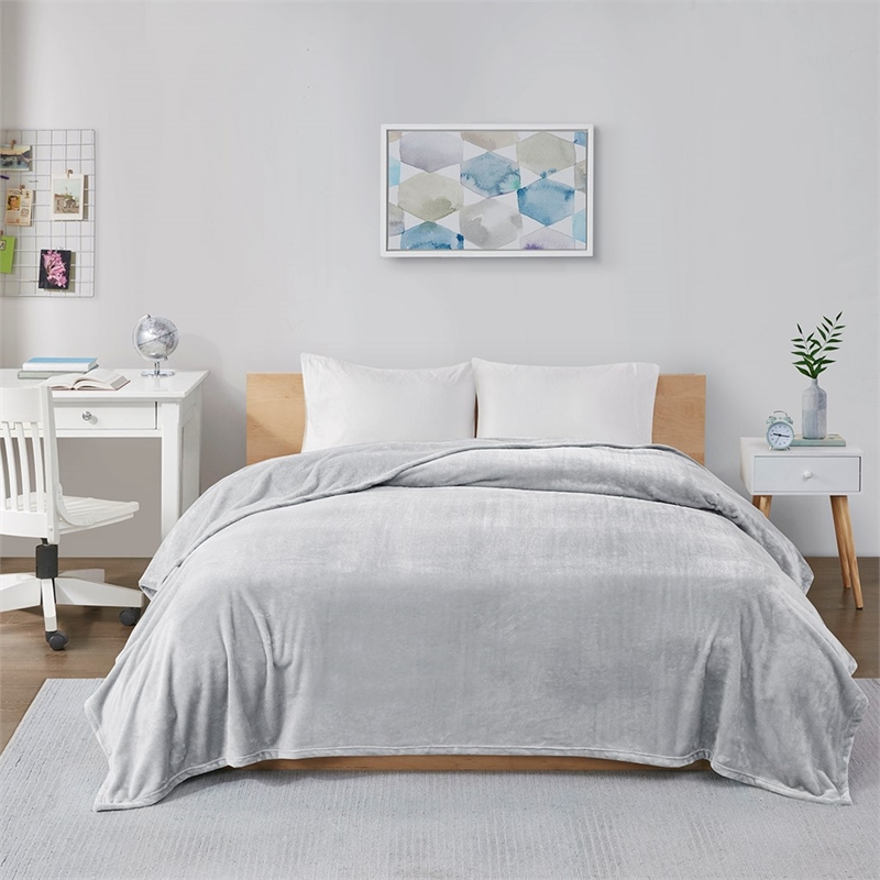 Pemberly Row Microlight Plush Oversized Blanket in Gray King