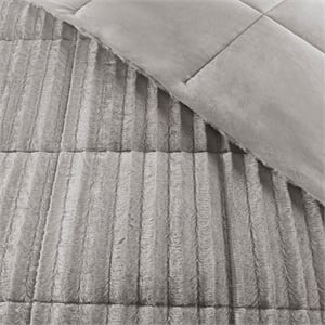 Pemberly Row Contemporary Faux Fur Comforter Mini Set in Gray Full/Queen