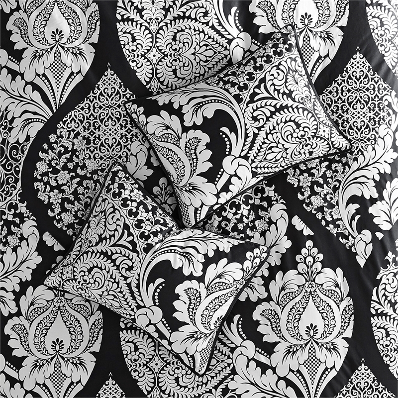 Pemberly Row Contemporary 7-Piece Cotton Printed Comforter Set in Black