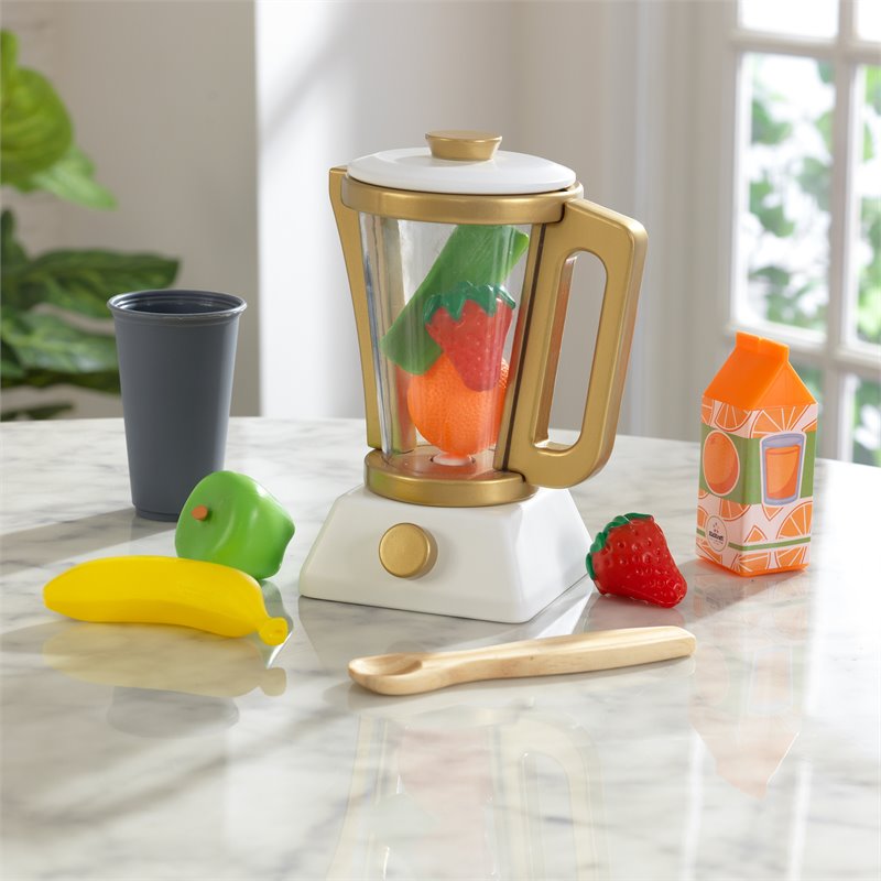 Pemberly Row Modern 12 Piece Solid Wood Plastic Smoothie Play Set