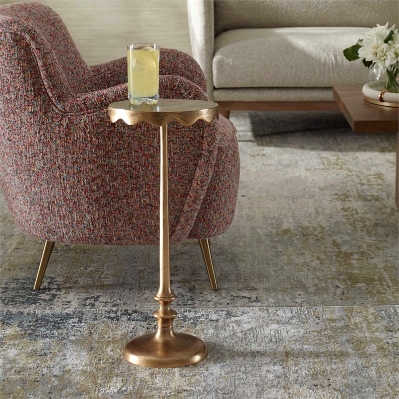Pemberly Row Aluminum Farmhouse Round Accent Table in Antique Brass