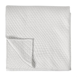 Pemberly Row 98x110&quot Matte Poly Sateen Fabric King Quilt in White Finish