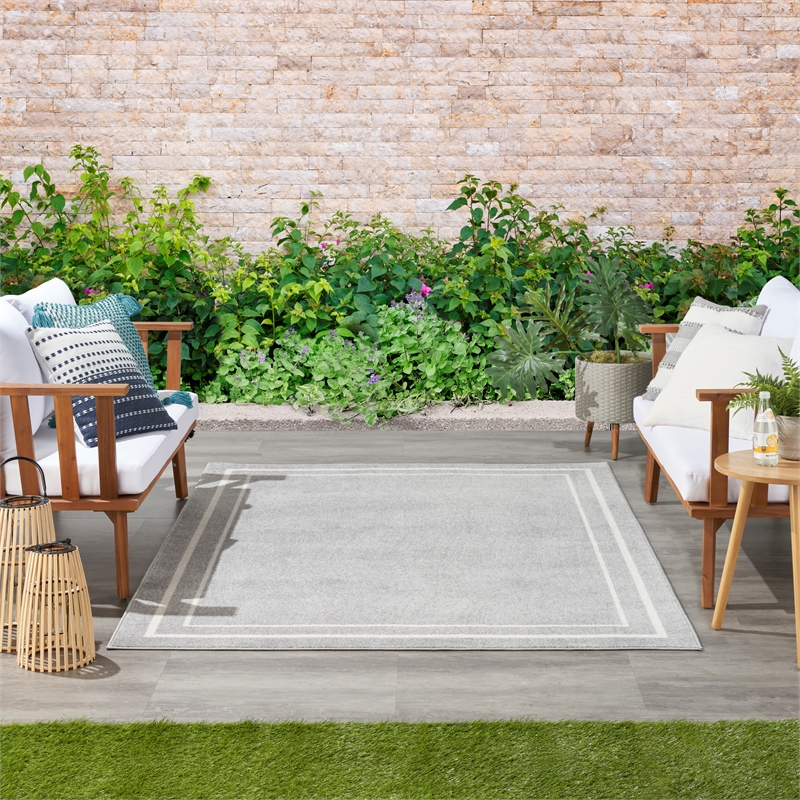 Pemberly Row Modern / Contemporary 5'x7' Grey/Ivory Plush Rug