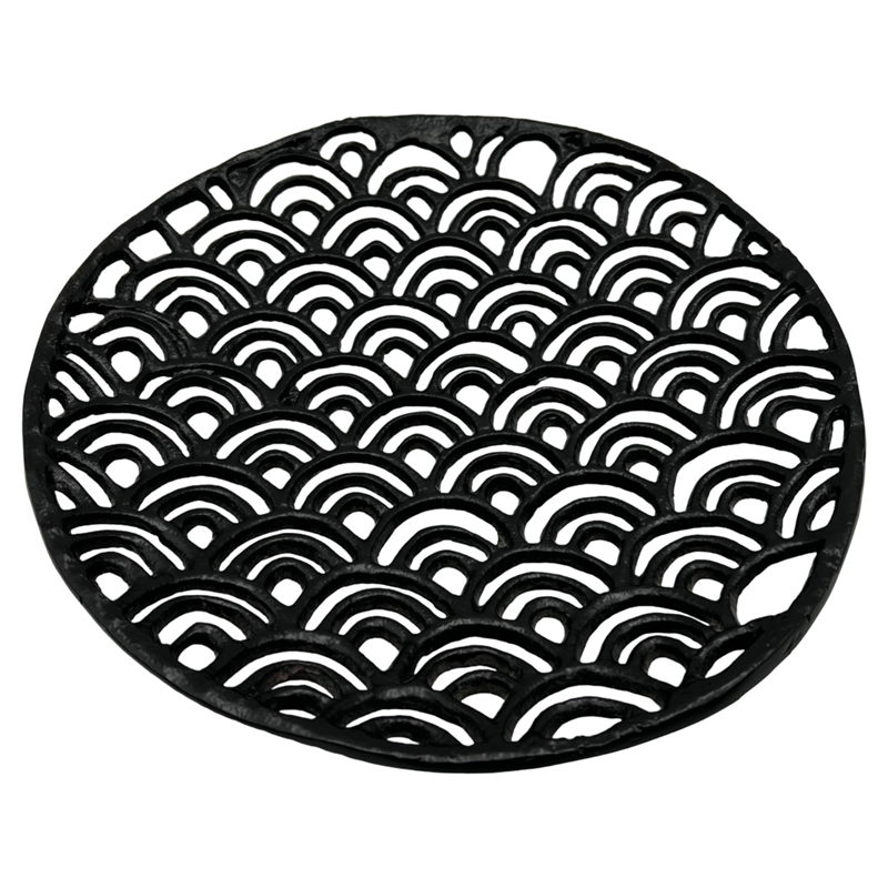 Pemberly Row 14-inch Decorative Handmade Aluminum Round Platter Bowl in Black