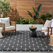Pemberly Row Modern / Contemporary 5'x7' Black Ivory Fabric Area Rug