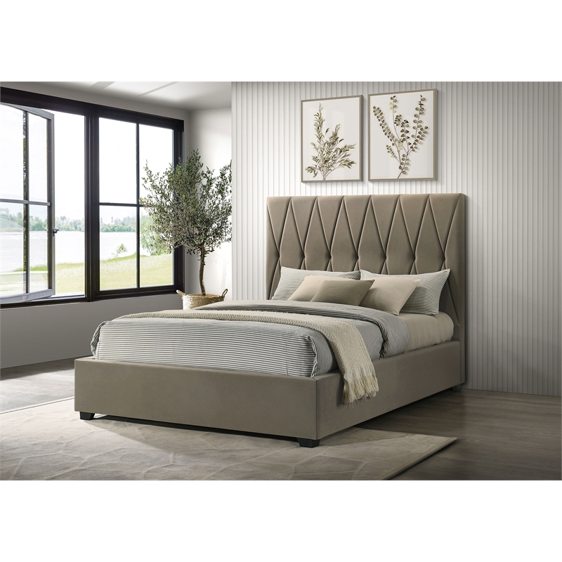 Pemberly Row Set of 4 Queen Panel Platform Bed & Dresser w/ Mirror & Nightstands