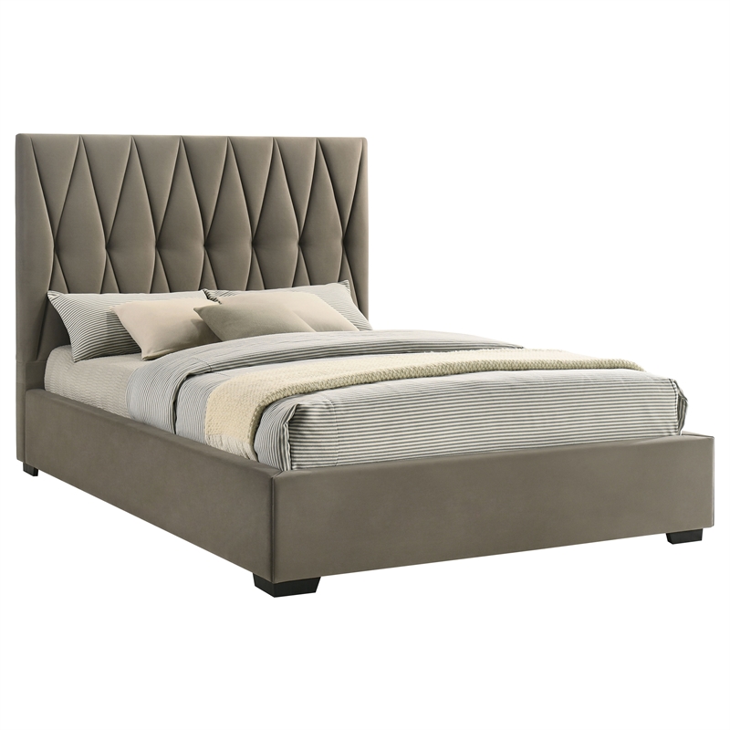 Pemberly Row Set of 4 Queen Panel Platform Bed & Dresser w/ Mirror & Nightstands