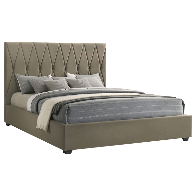 Pemberly Row Set of 4 Eastern King Panel Platform Bed & Dresser & Nightstands