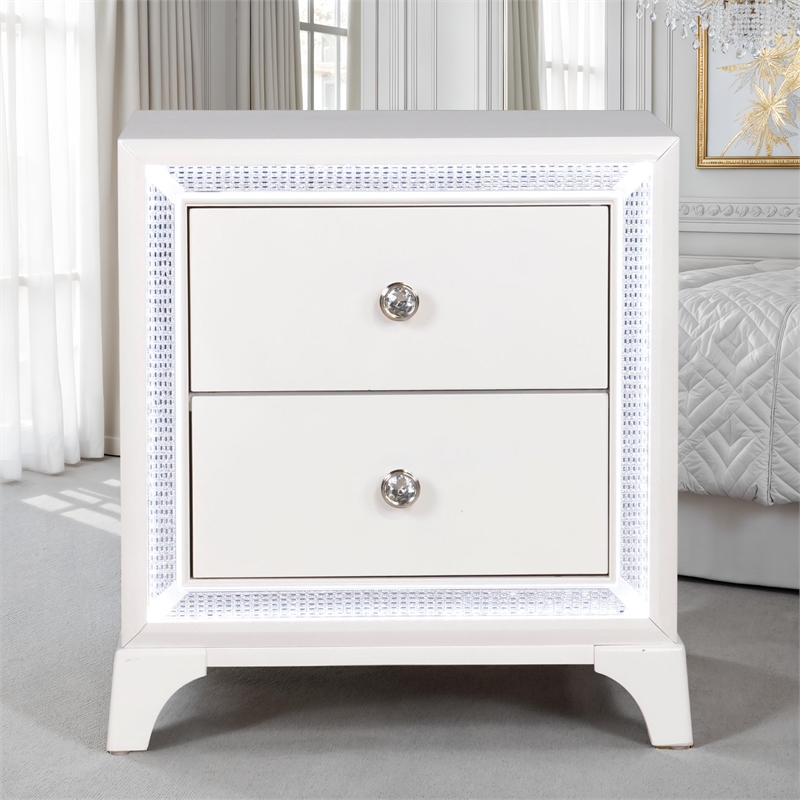 Pemberly Row Contemporary 4-Piece Queen Bedroom Set in Off White
