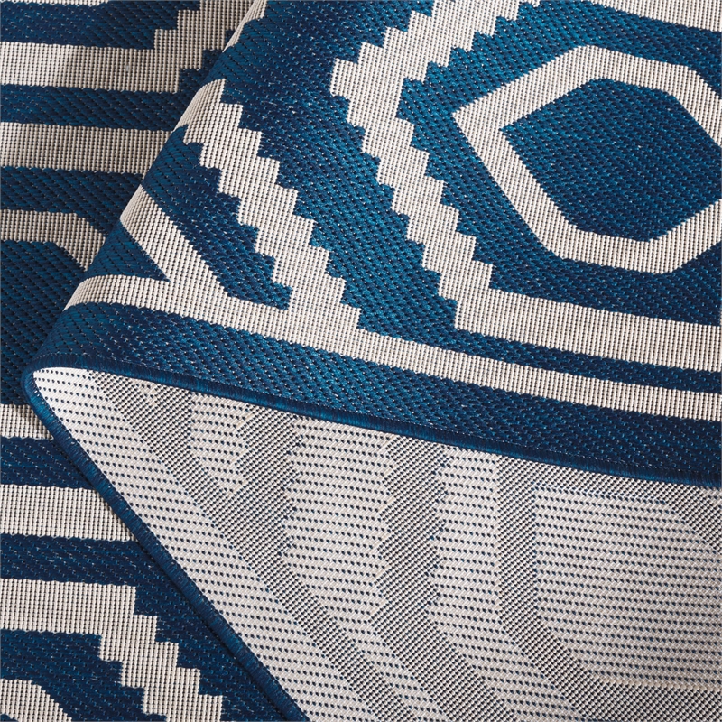 Pemberly Row Polypropylene Navy Indoor Outdoor Rug - Round 7'10