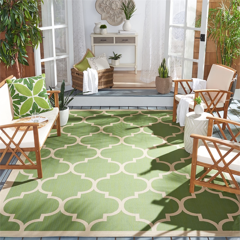 Pemberly Row Polypropylene Green Indoor Outdoor Rug - Square 7'10