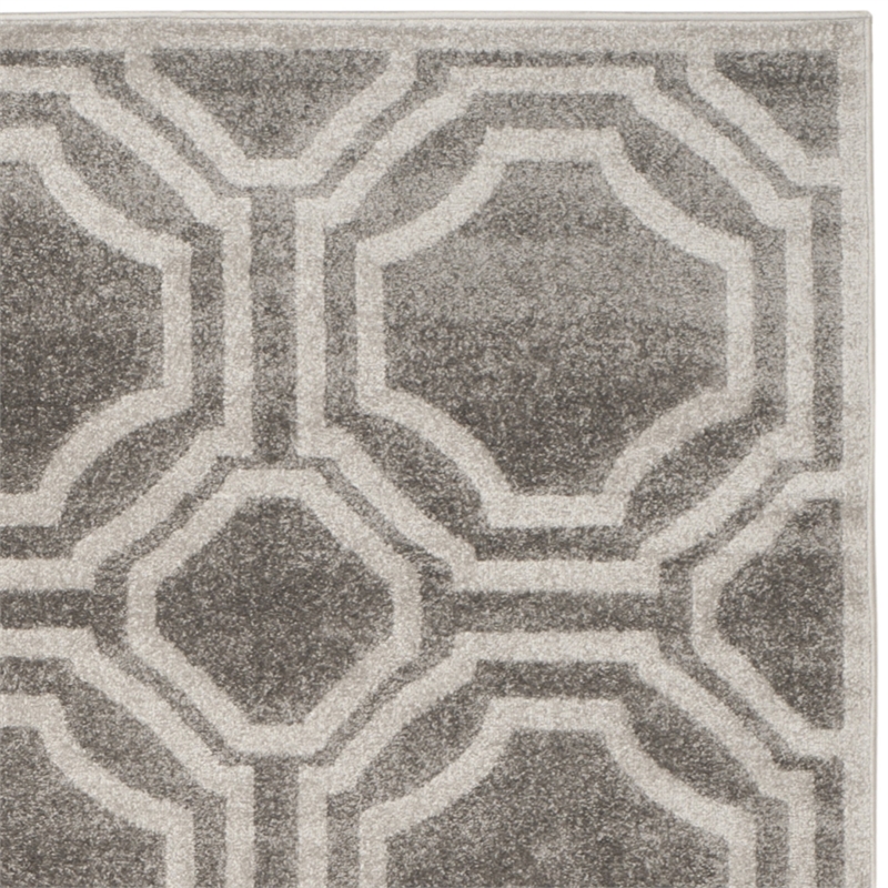 Pemberly Row Polypropylene Grey Indoor Outdoor Rug - 8' x 10'