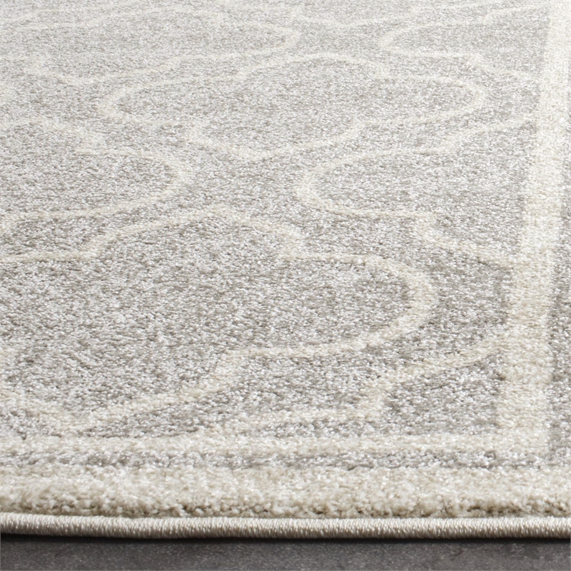 Pemberly Row Polypropylene Light Grey Indoor Outdoor Rug - 8' x 10'