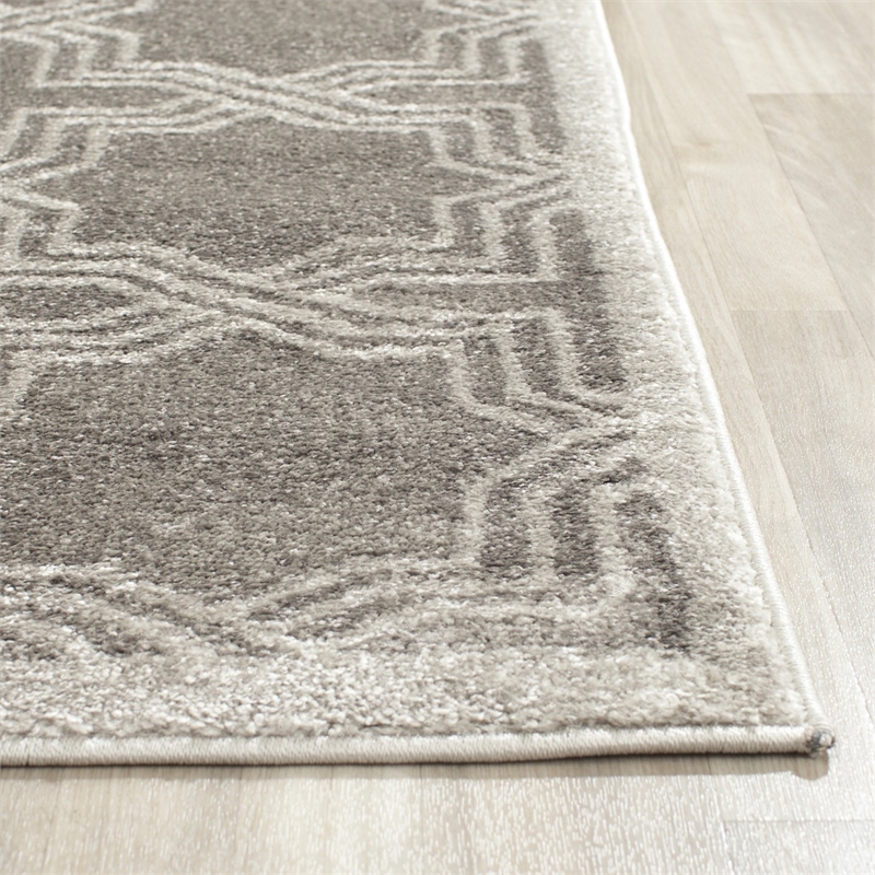 Pemberly Row Polypropylene Grey Indoor Outdoor Rug - 4' x 6'