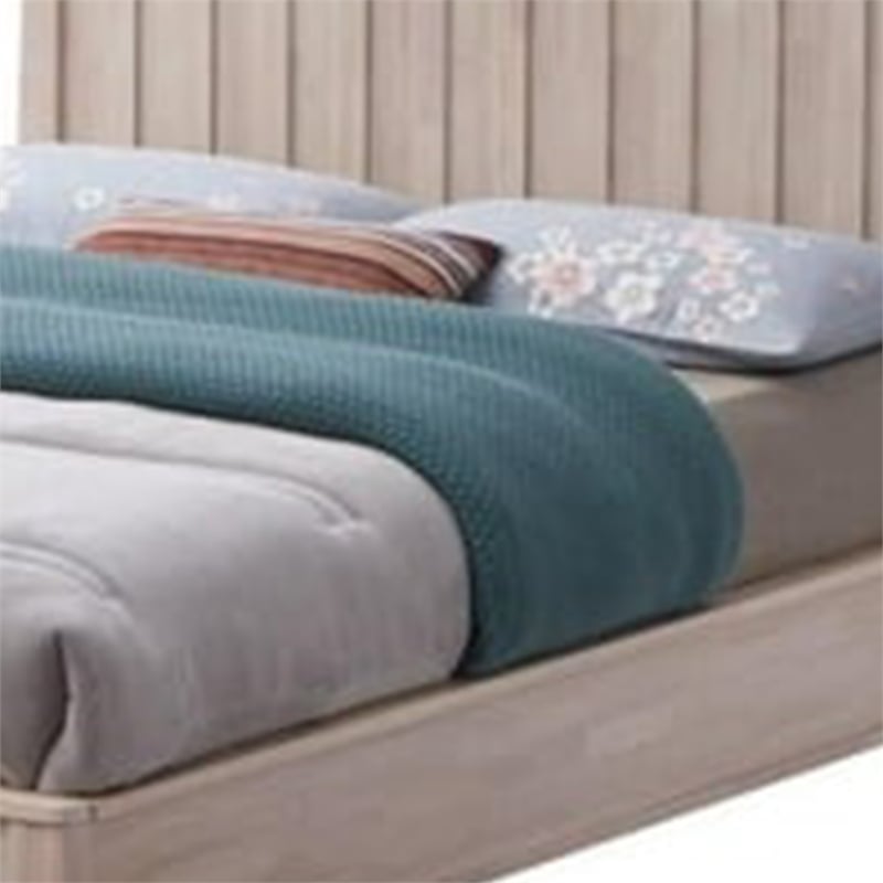 Pemberly Row Full Size Bed with Reeded Headboard in Whitewash