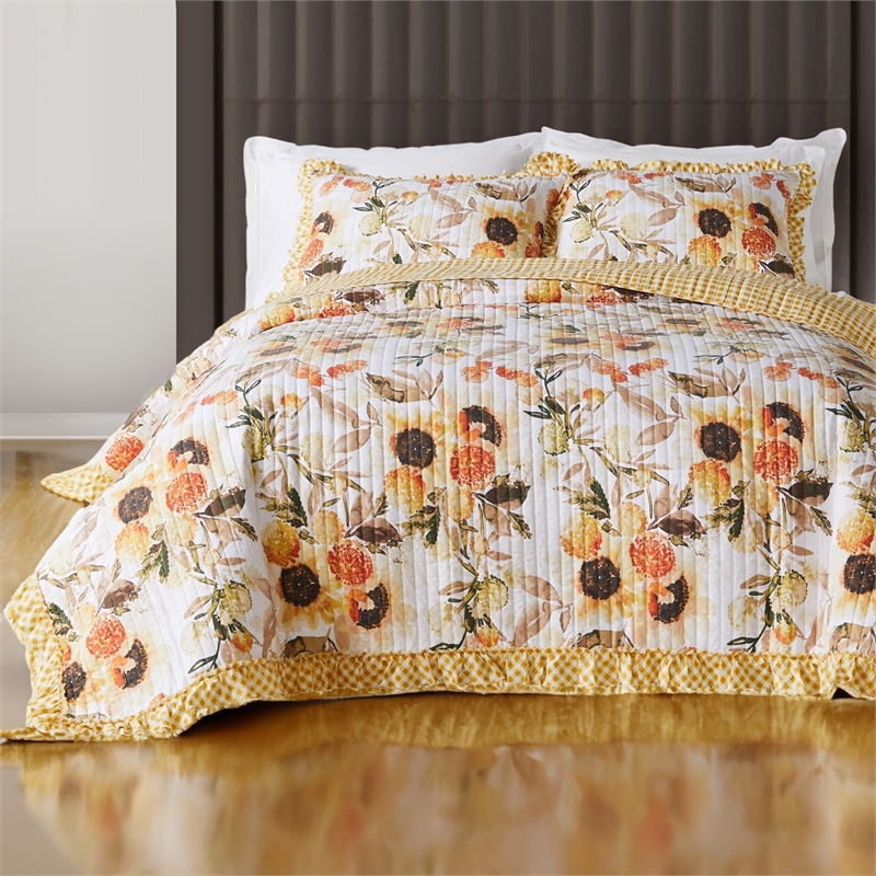 Pemberly Row Kelsa 3-Piece Queen Quilt Set with Sunflower Design in Gold
