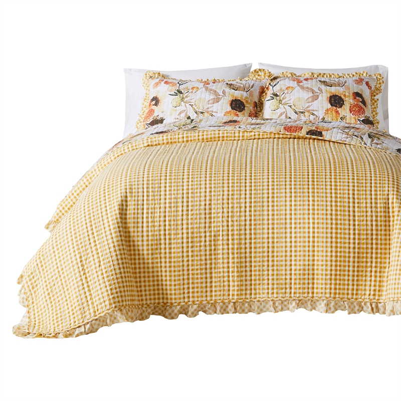 Pemberly Row Kelsa 3-Piece Queen Quilt Set with Sunflower Design in Gold